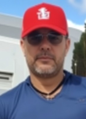 George Valdez из New York City 43 года