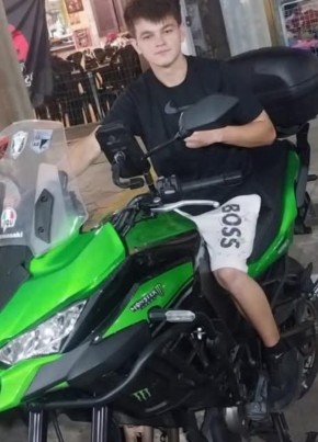 Lucas gaspar из Tramandaí 21 год