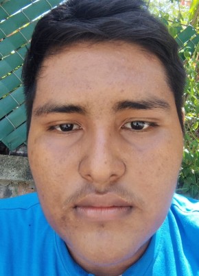 Jonathan из Acajutla 18 лет