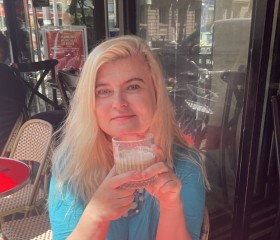 Ludmila Burds, 49, Paris