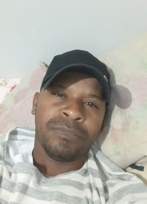 Flavio aparecido из São Carlos 43 года