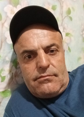 Магомед из Пикалёво 49 лет