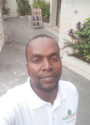 moussavou, 45, République Gabonaise, Libreville