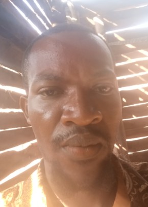 Enock из Kampala 29 лет