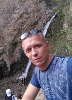 Илья, 29, Россия, Бутурлиновка