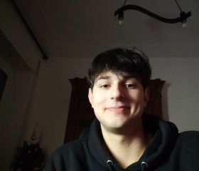 Andrea, 20, Genoa
