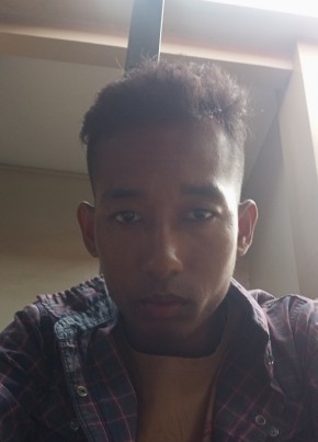 Aung из Meiktila 18 лет