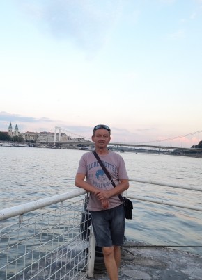 Viktor, 51, A Magyar Népköztársaság, Budapest