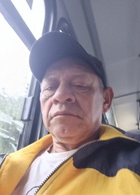 Brinolfo Carvaja из Rionegro 63 года