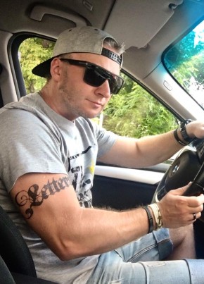 Din, 41, Russia, Saint Petersburg