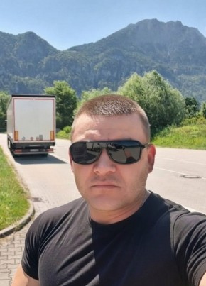 Руслан из Екатеринбурга 44 года