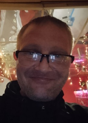 Artem из Мурманска 46 лет