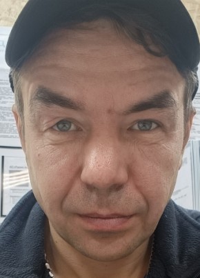 Денис Захарьев из Красноярска 42 года