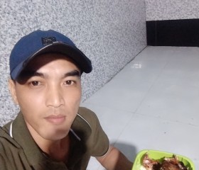 Dong, 25, Vi Thanh