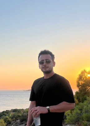 Batuhan из İzmir 28 лет