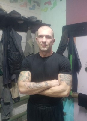 Роман из Суровикино 46 лет