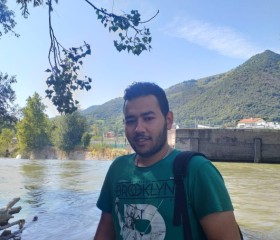 Eslam, 28, Treviglio