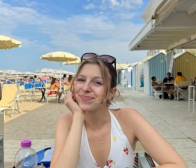 Ally, 25, Jakarta