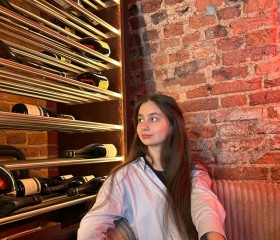 Nastyusha, 19, London