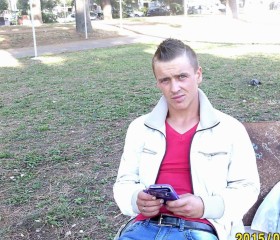 Damian, 30, Brussels