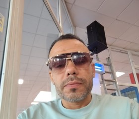 Ahmed, 40, Latina