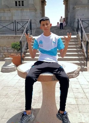 Harone, 33, People’s Democratic Republic of Algeria, ’Aïn Abid