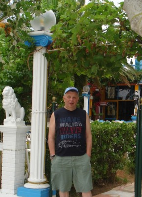 Лева, 68, Россия, Отрадное