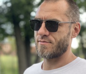 An, 42, Vienna