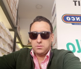 Karim, 41, Algiers