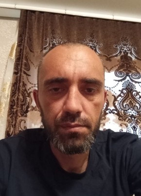 Музафар Хапчаев из Карачаевска 38 лет