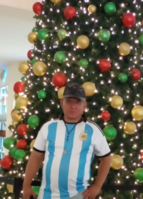 Saul Elias, 45, República de El Salvador, San Salvador