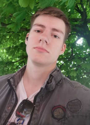 Валерий из Строители 24 года