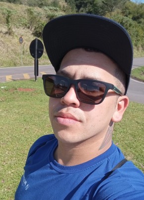 Lucas Menezes из Porto Alegre 28 лет