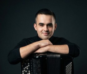 Denni, 21, Kadom