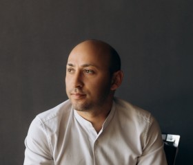 Albert, 40, Sochi