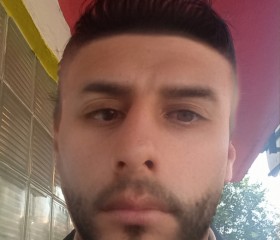 Roberto, 33, Mexico City