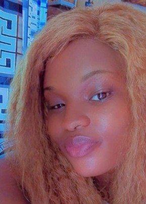 Anna из Kinshasa 25 лет