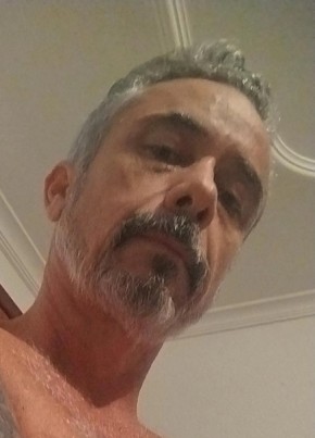Richard из Serra 42 года