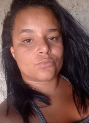 Laura из Camaçari 24 года