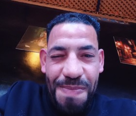 Walid, 40, Barcelona