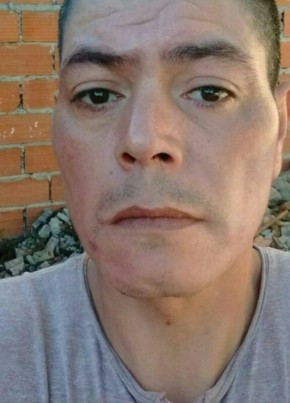 Hugo orlando Oli, 44, República Argentina, Pontevedra