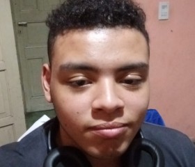 Román, 18, Buenos Aires