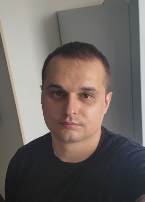 Артём