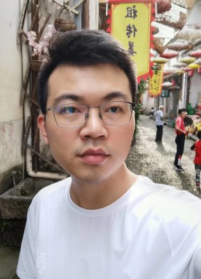晓华, 34, 中华人民共和国, 澄江街道
