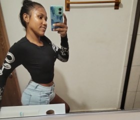 Liz, 19, Panama