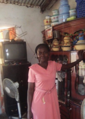 Mayi Pwele, 19, Malaŵi, Lilongwe