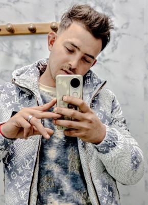ROuJui из Algiers 23 года
