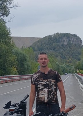 Антон из Уфы 46 лет