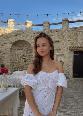 Диана из Новотитаровскаи 22 года
