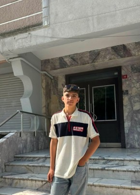 Emre из İstanbul 19 лет